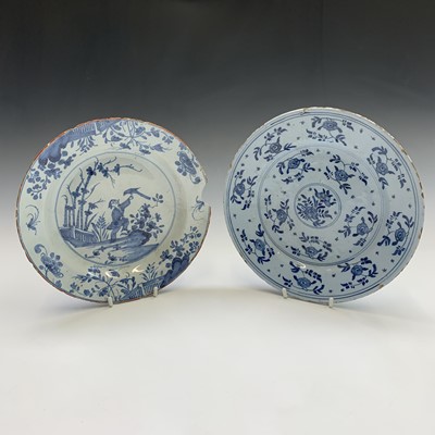 Lot 891 - An 18th century English delft blue and white...