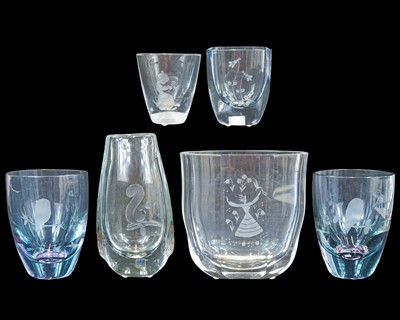 Lot 327 - A collection of etched glassware.