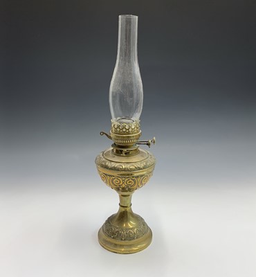 Lot 64 - A late 19th/early 20th century brass oil lamp...