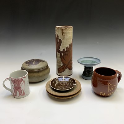 Lot 820 - A collection of studio pottery to include a...