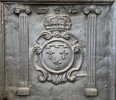 Lot 521 - A 17th century style cast iron fireback,...