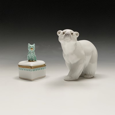 Lot 817 - A Lladro ornament 'Attentive Polar Bear',...