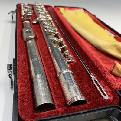 Lot 314 - A cased Yamaha flute, model number YFL211s and...