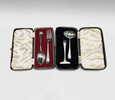Lot 141 - A set of six silver handled fruit knives, a...