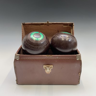Lot 126 - Four Almark bowls, with case.