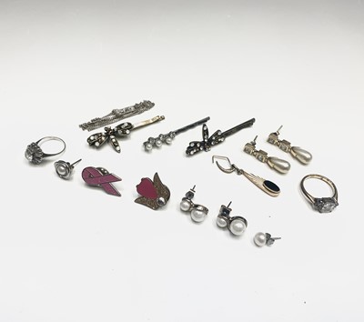 Lot 724 - Two costume rings etc.