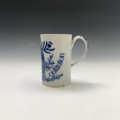 Lot 801 - An 18th century pearlware mug, transfer...