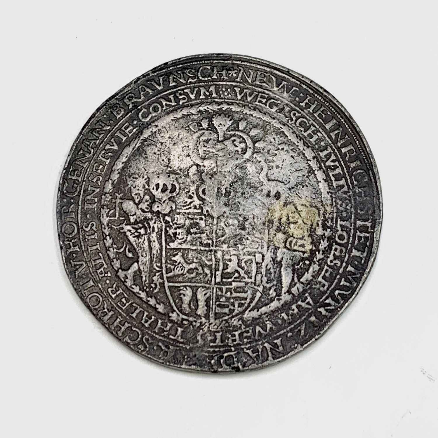 Lot 237 - An early 18th century lead alloy medallion,