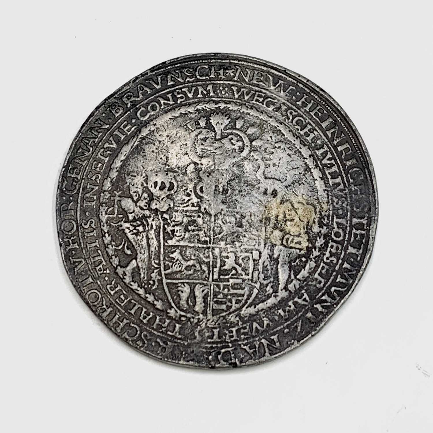 Lot 237 - An early 18th century lead alloy medallion,...