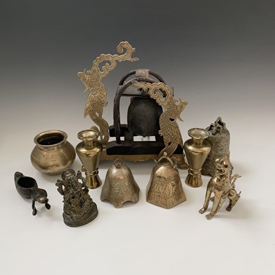 Lot 164 - Miscellaneous metalware to include, a Chinese...