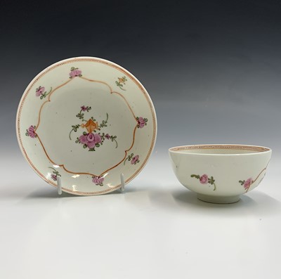 Lot 852 - A late 18th century Lowestoft porcelain tea...