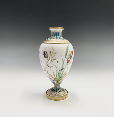 Lot 855 - An English porcelain vase, possibly Minton,...