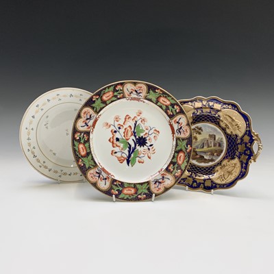 Lot 873 - A Davenport Imari pattern dinner plate,...