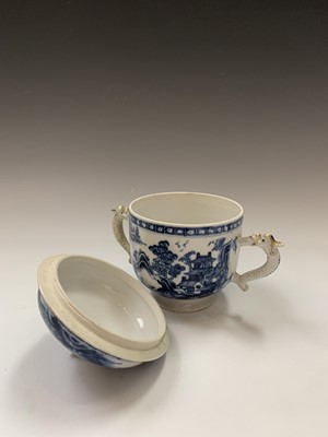 Lot 125 - A Chinese blue and white export porcelain twin...
