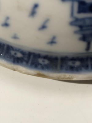 Lot 125 - A Chinese blue and white export porcelain twin...