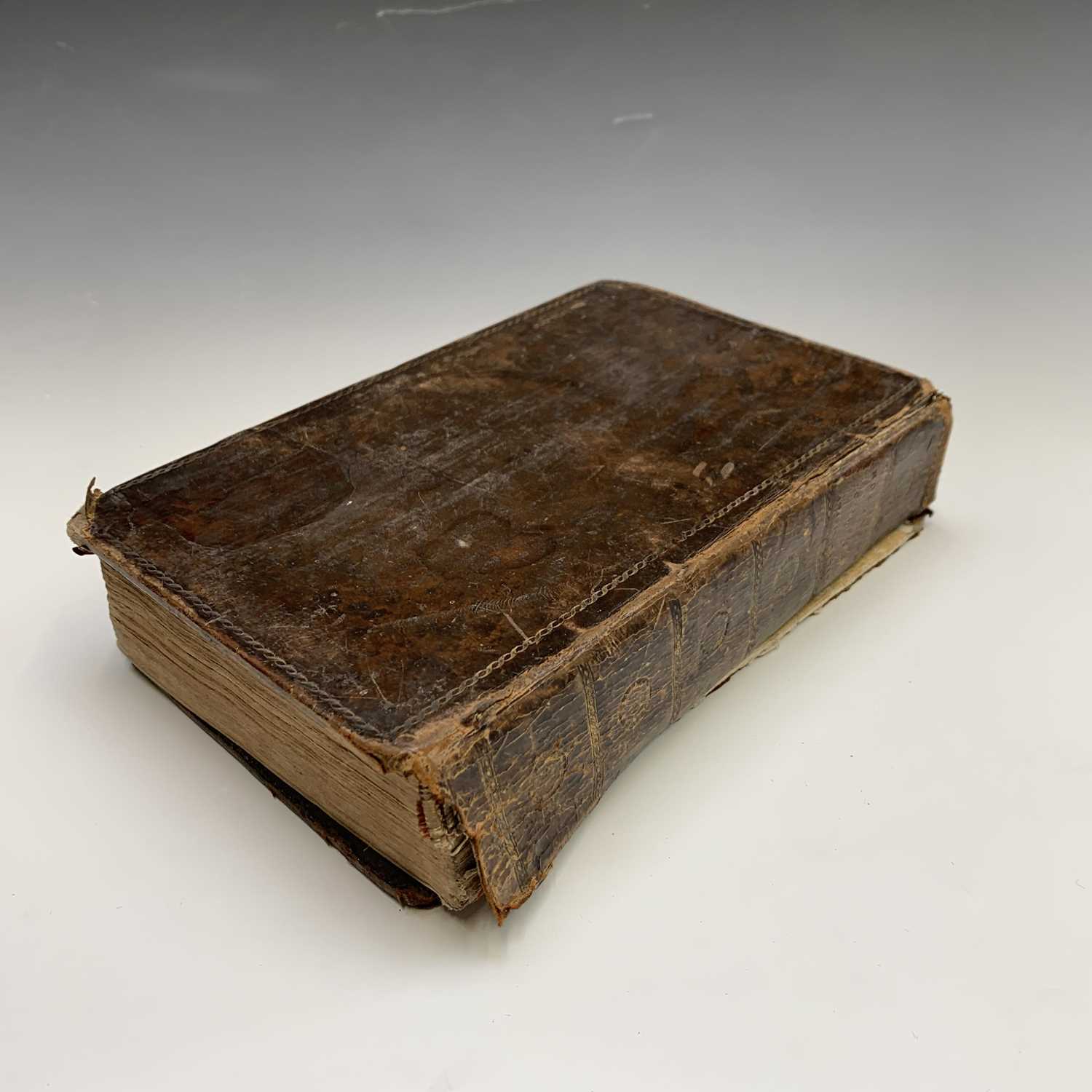 Lot 1305 - DANIEL DEFOE 'The Life and Adventures of...