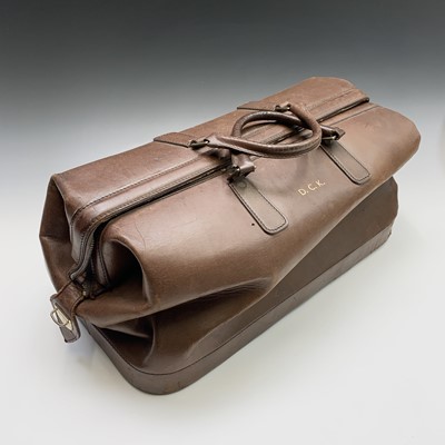 Lot 2810 - A chestnut brown leather holdall by Foster and...