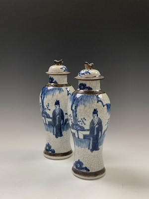Lot 131 - A pair of Chinese blue and white crackle...