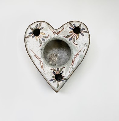Lot 981 - A Delft heart shaped inkwell and pen holder...