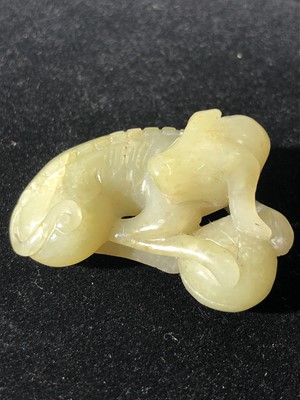 Lot 23 - A Chinese jade carving of a recumbent hound,...