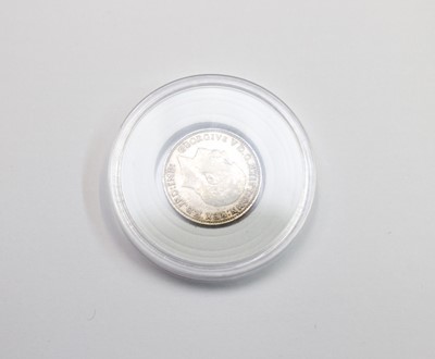 Lot 22 - III GB silver 3ds, a few in better grade.