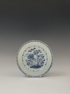 Lot 85 - A Japanese porcelain charger, early 20th...
