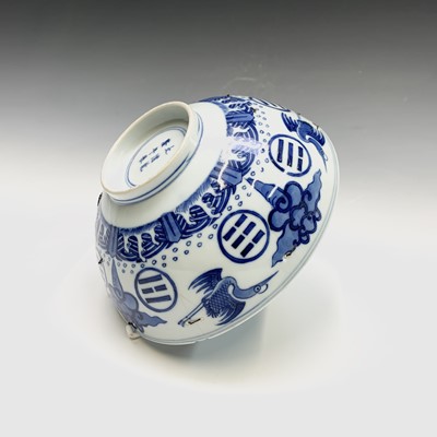 Lot 84 - A Chinese blue and white porcelain bowl, the...