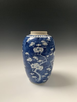 Lot 76 - A Chinese blue and white prunus pattern jar,...