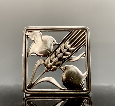 Lot 606 - A Jensen square silver bird and wheatear...