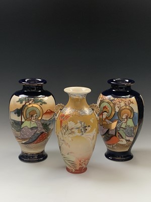 Lot 141 - A pair of Japanese satsuma vases, early 20th...