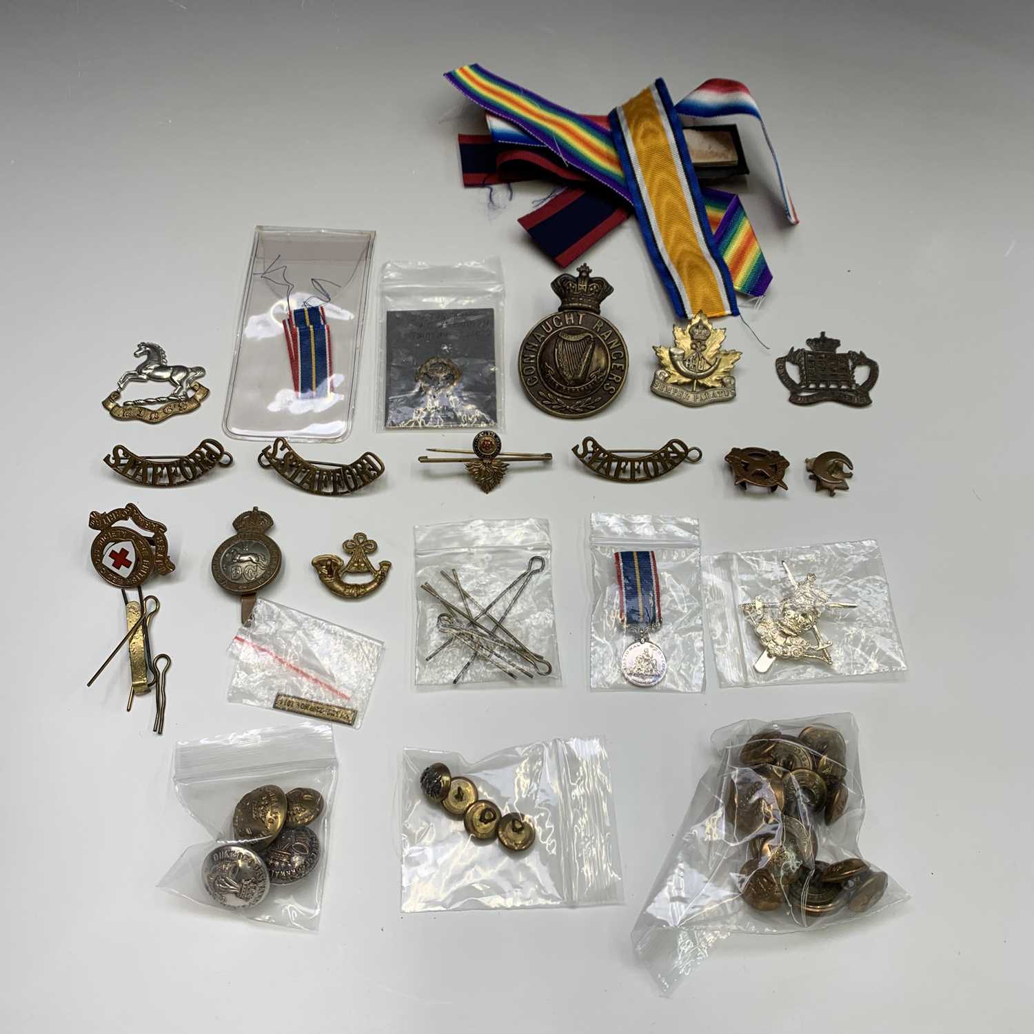 Lot 287 - CAP BADGES, MILITARY BUTTONS ETC. Lot includes:...