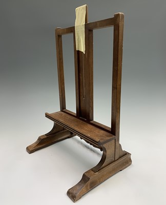 Lot 443 - A mahogany tabletop easel in Georgian style...