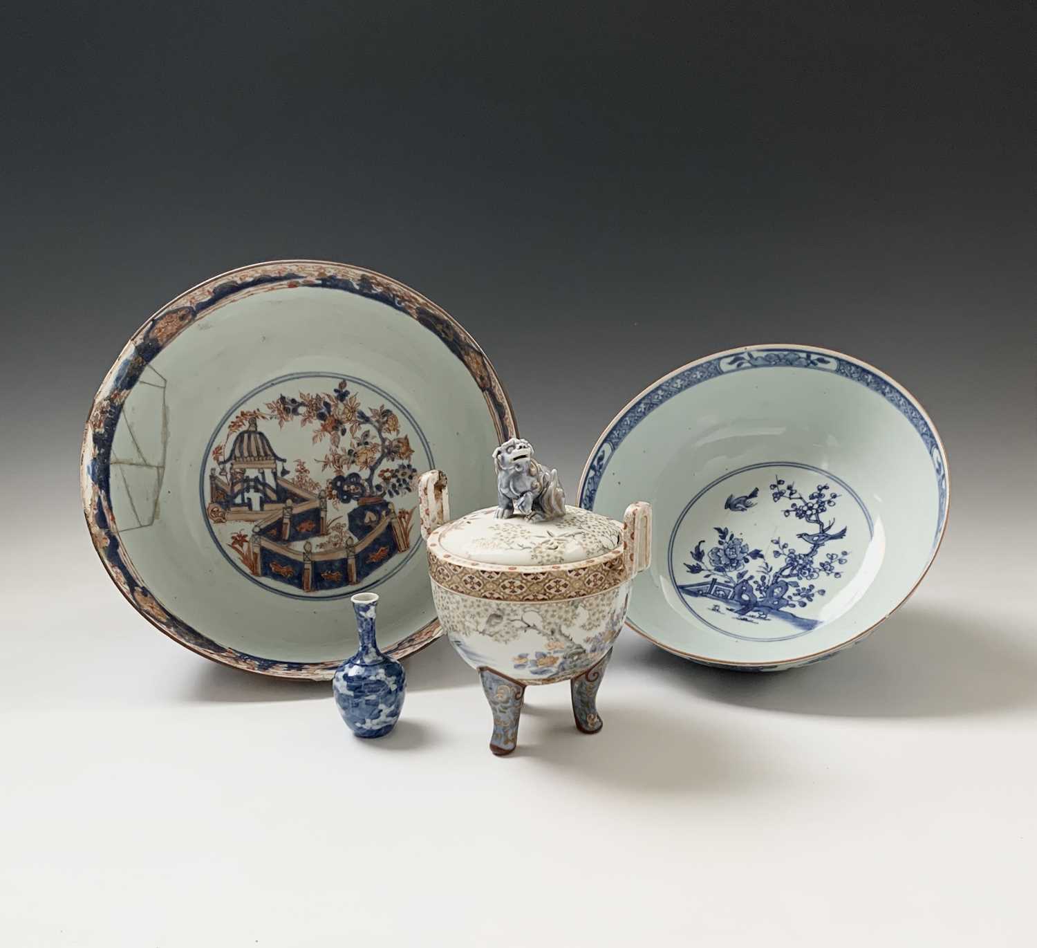 Lot 47 - A Chinese blue and white porcelain bowl, 18th...
