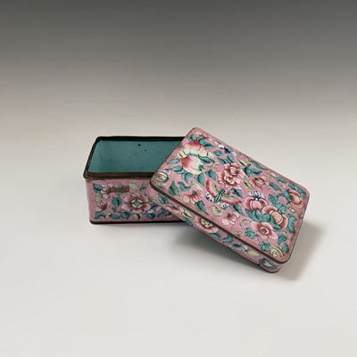 Lot 183 - A Chinese cloisonne box and cover, 19th...