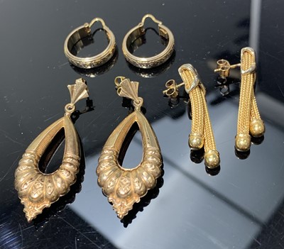 Lot 698 - Three pairs of 9ct gold earrings