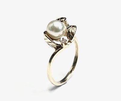 Lot 302 - A14ct gold pearl and diamond set ring 3.5gm