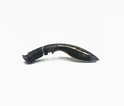 Lot 541 - A brooch in the form of a kukri