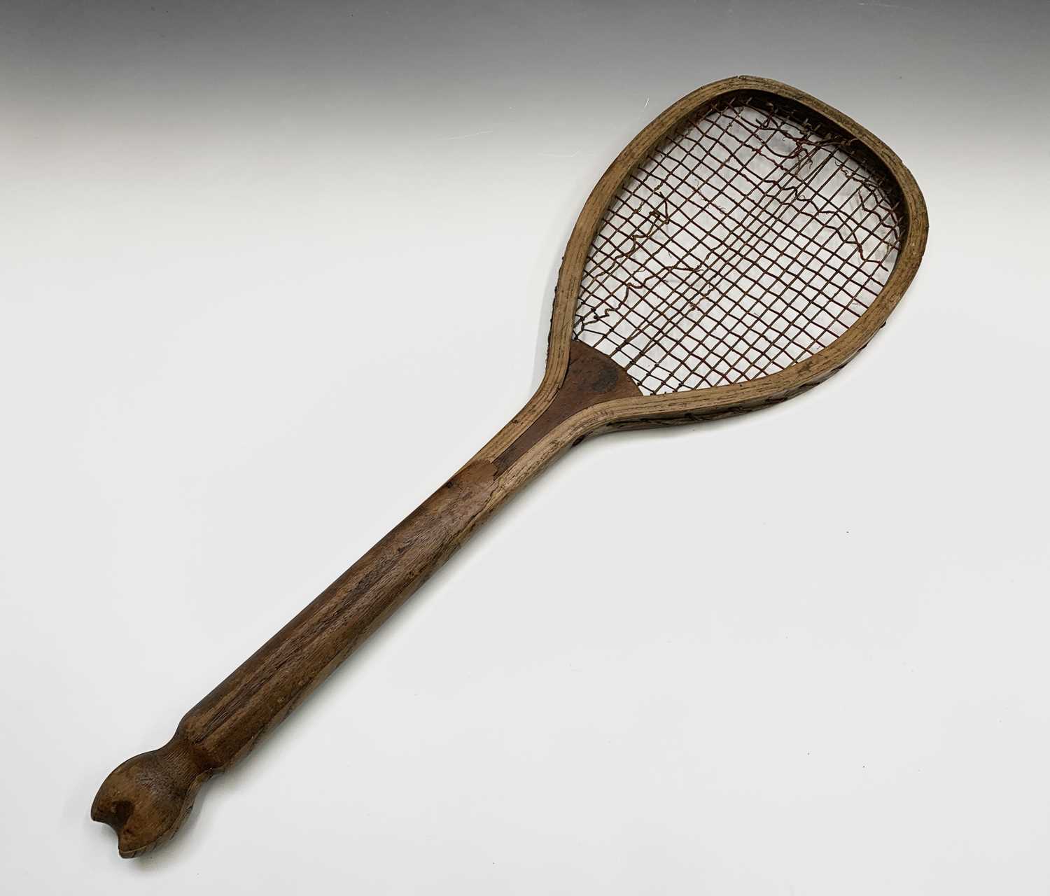 Lot 271 - An early 20th century fish tail tennis