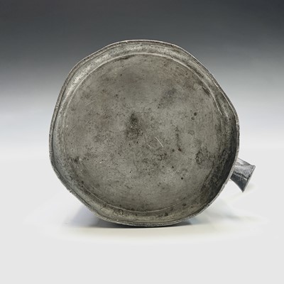 Lot 542 - A Stuart pewter tankard by Samuel Booth of...