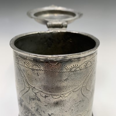 Lot 542 - A Stuart pewter tankard by Samuel Booth of...