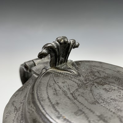 Lot 542 - A Stuart pewter tankard by Samuel Booth of...