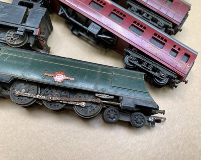 Lot 423 - Triang TT & OO Gauge - 3 boxes comprising: Box...