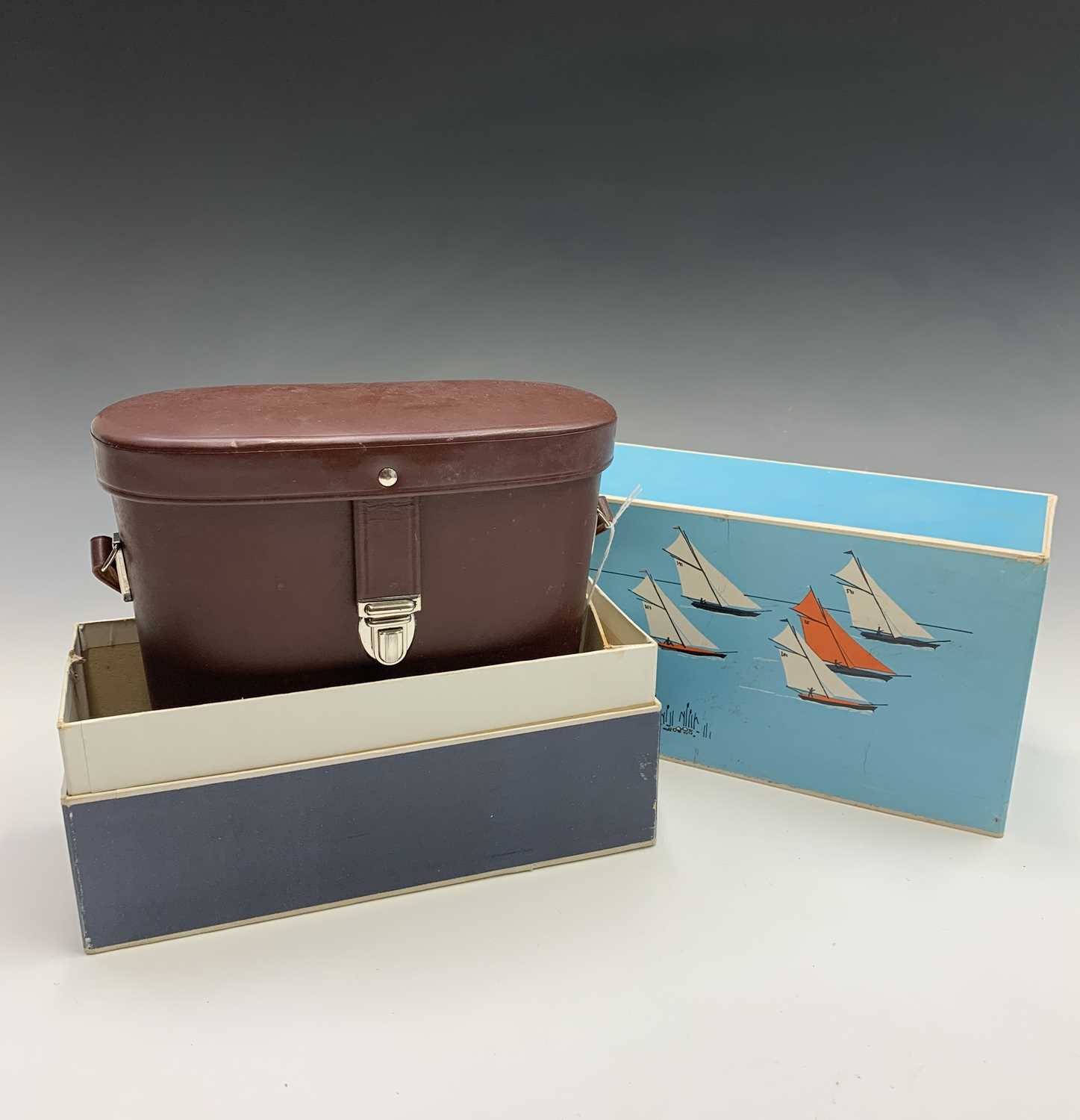 Lot 326 - A pair of Carl Zeiss Jenoptem 10 X 50...