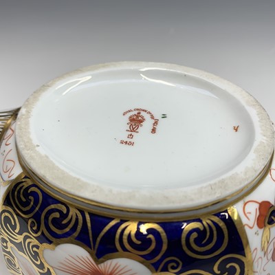 Lot 1011 - A Royal Crown Derby part tea service in the...