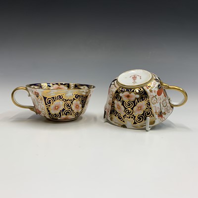 Lot 1011 - A Royal Crown Derby part tea service in the...