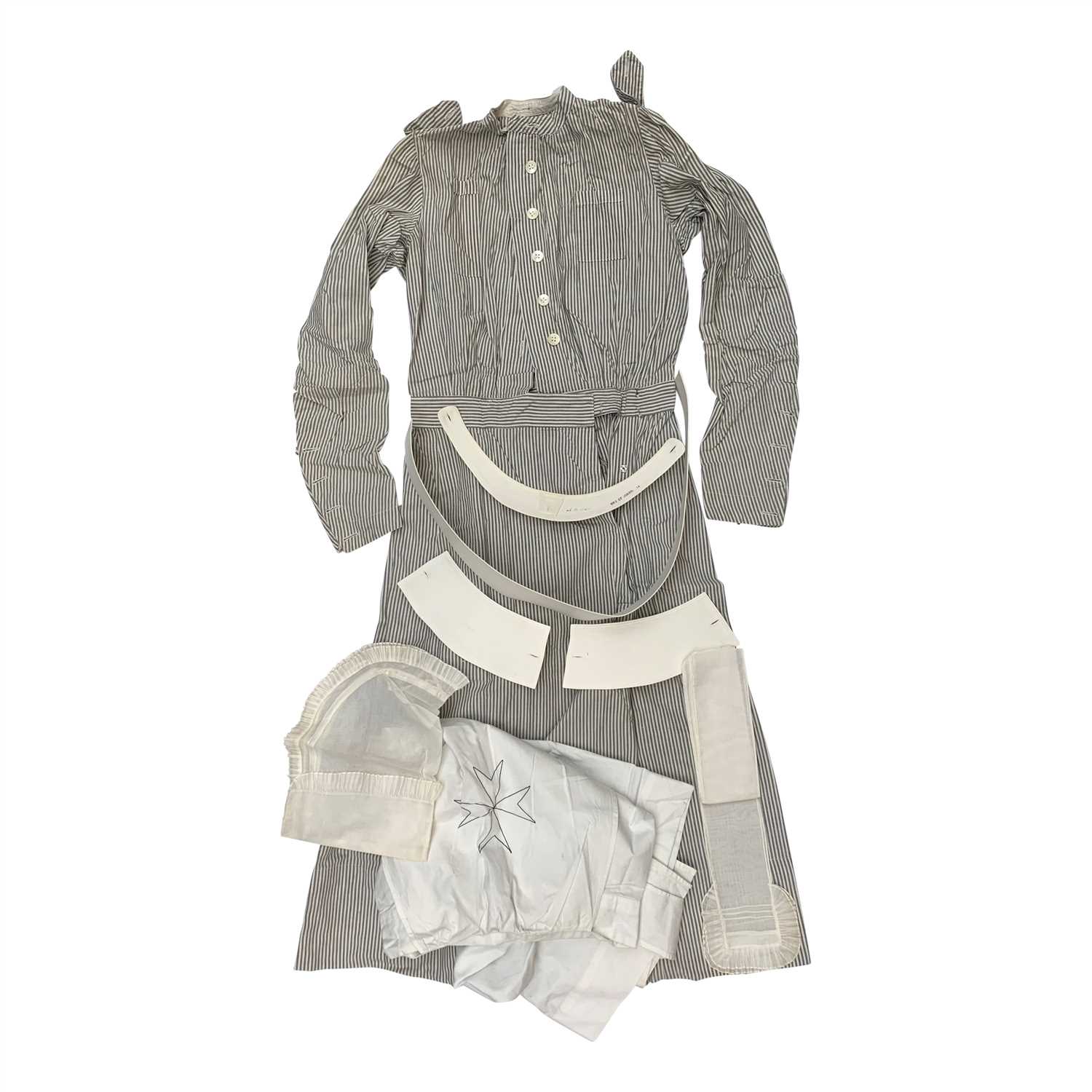 Lot 3205 - A St Johns Ambulance nurse's uniform, circa...