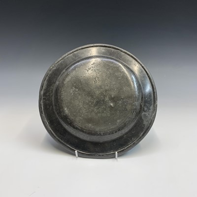 Lot 526 - An 18th century London pewter tavern plate,...