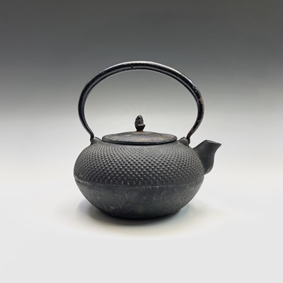 Lot 286 - A Japanese iron tetsubin (iron tea kettle),...