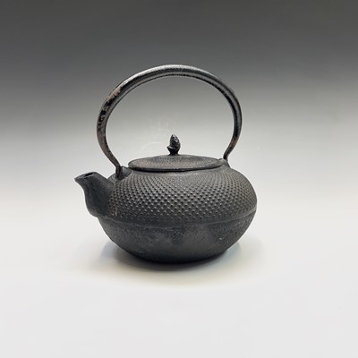 Lot 286 - A Japanese iron tetsubin (iron tea kettle),...