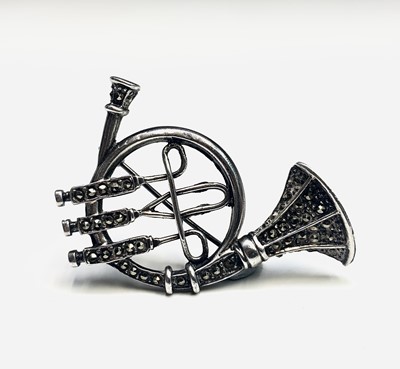 Lot 509 - A silver and marcasite French Horn brooch